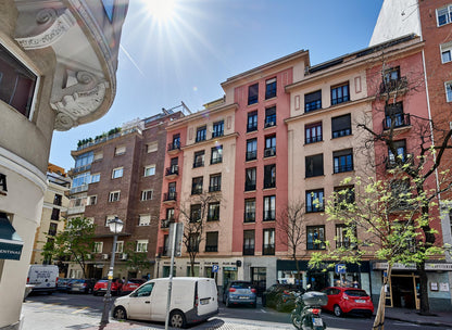 Piso de lujo en Madrid con balcón y luz natural en Calle Hermosilla