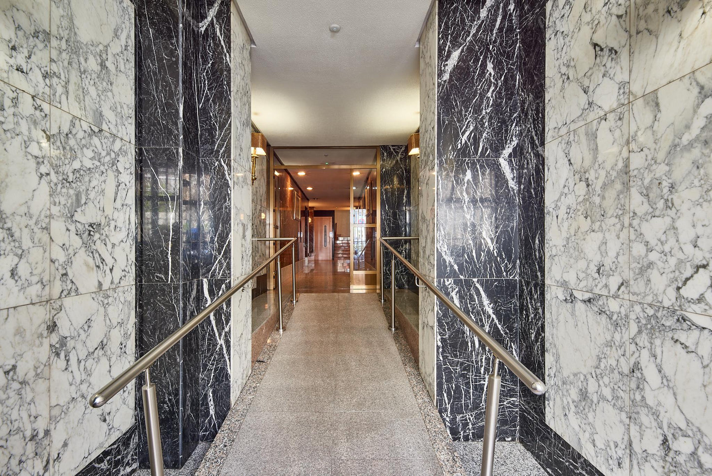 Piso de lujo en Madrid con balcón y luz natural en Calle Hermosilla