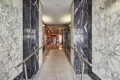 Piso de lujo en Madrid con balcón y luz natural en Calle Hermosilla