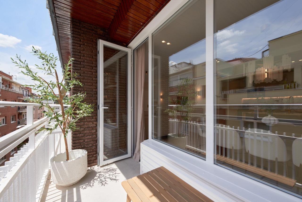 Piso de lujo en Madrid con diseño elegante y vistas abiertas en Calle Naciones
