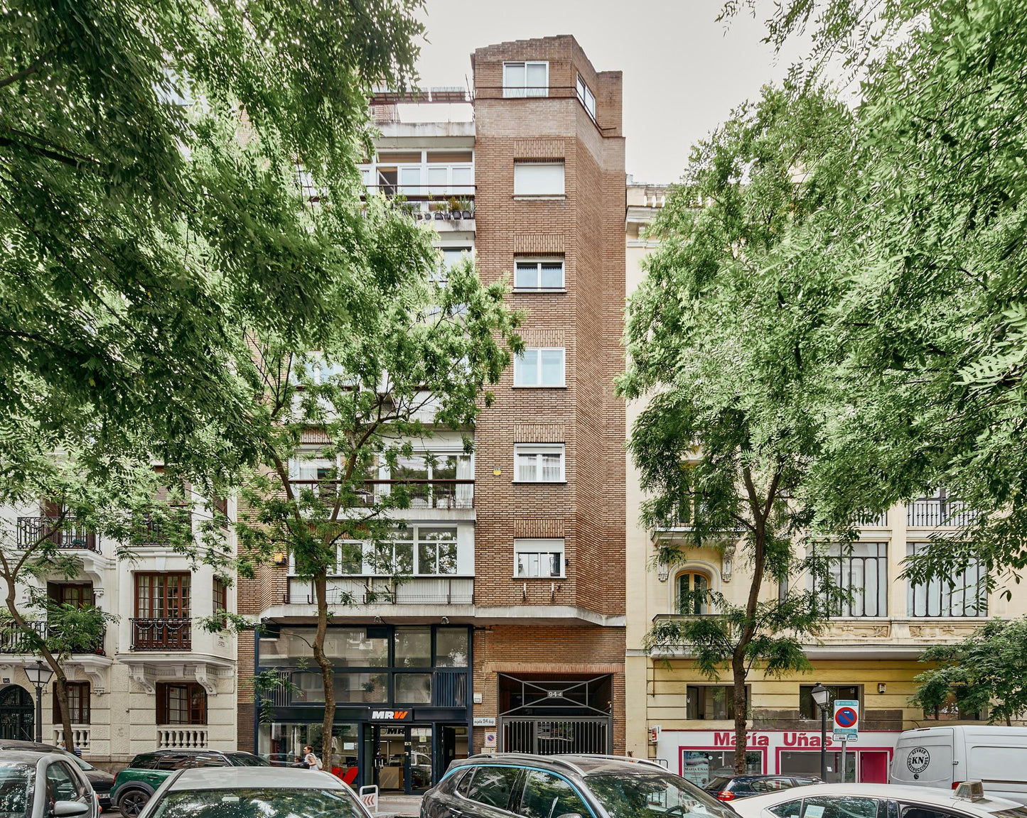 Piso de lujo en Madrid con garaje y diseño contemporáneo en Calle Ayala