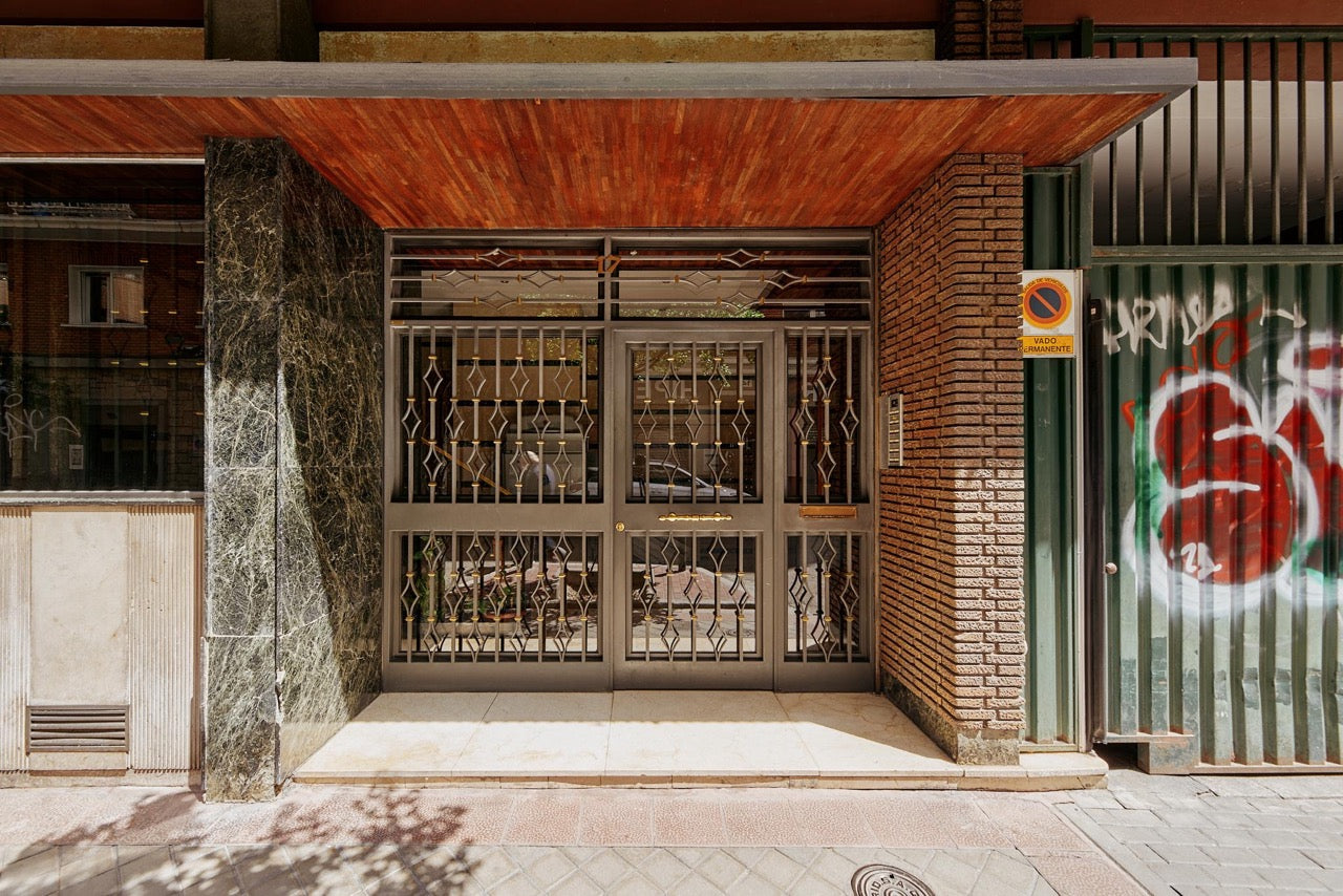 Piso de lujo en Madrid con diseño elegante y vistas abiertas en Calle Naciones