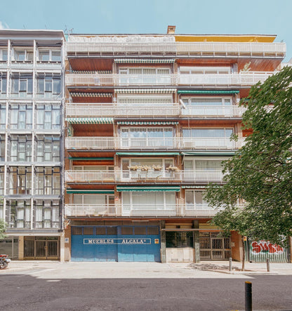 Piso de lujo en Madrid con diseño elegante y vistas abiertas en Calle Naciones