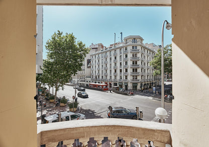 Piso de lujo en Madrid con balcones y diseño elegante en Calle Goya