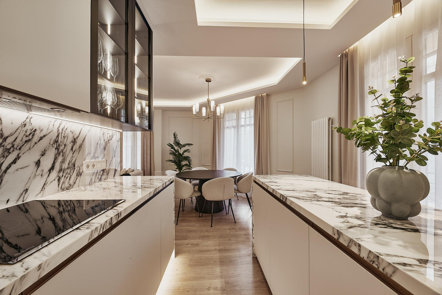 Piso de lujo en Madrid con balcones y diseño elegante en Calle Goya