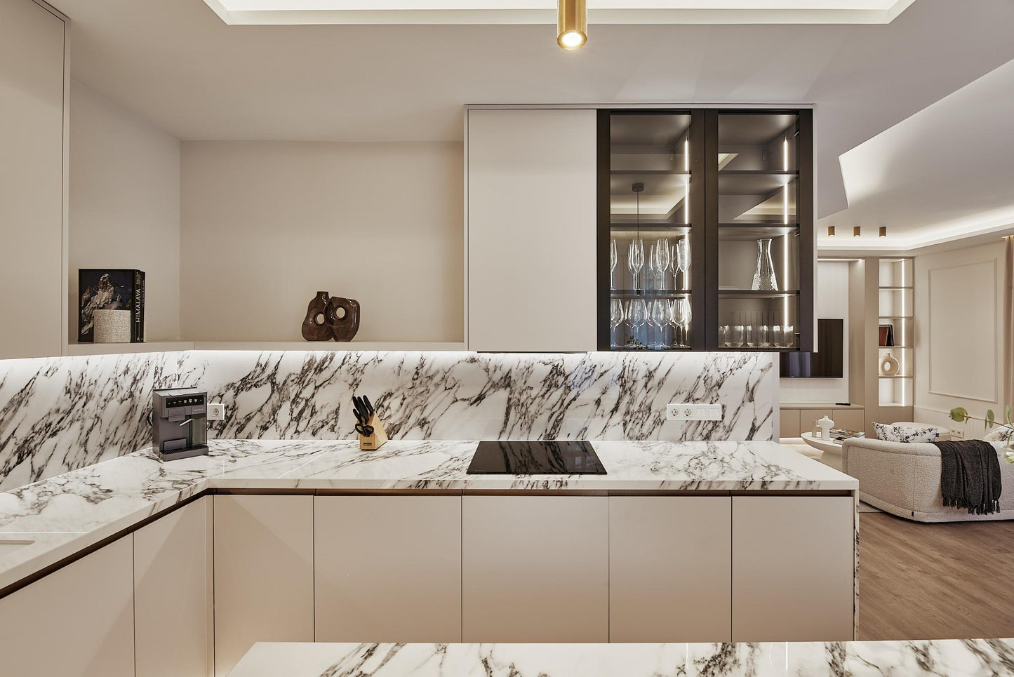 Piso de lujo en Madrid con balcones y diseño elegante en Calle Goya