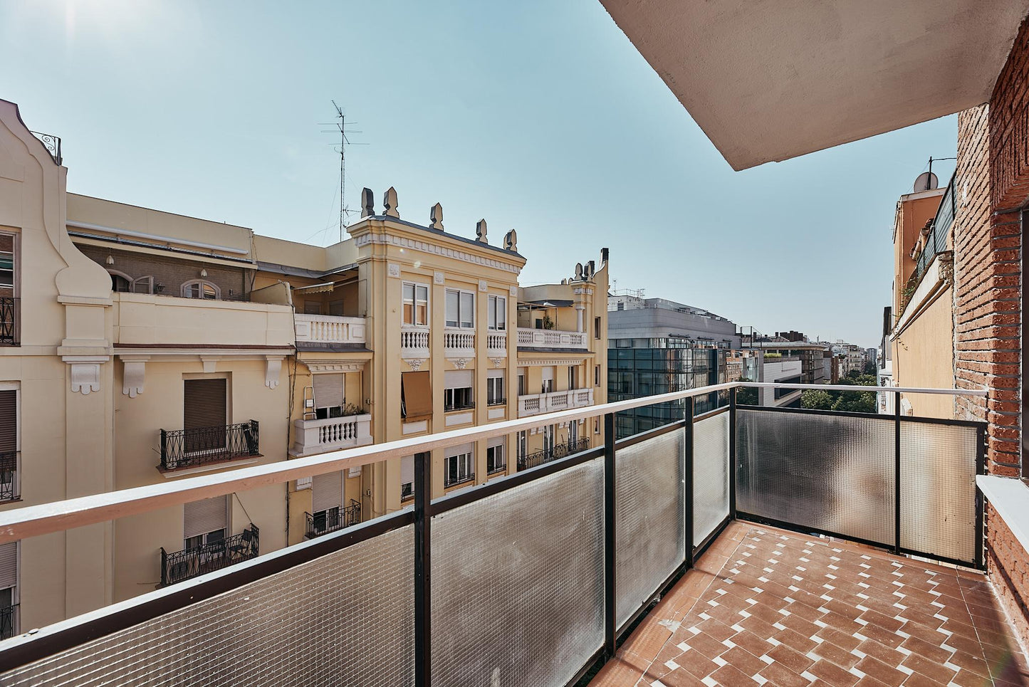 Piso de lujo en Madrid con terraza privada en Calle Alcántara