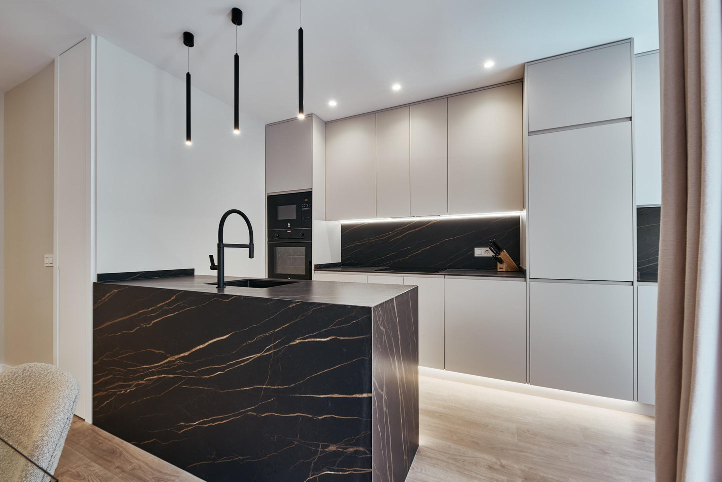 Piso de lujo en Madrid con interiorismo contemporáneo en Calle Alcántara