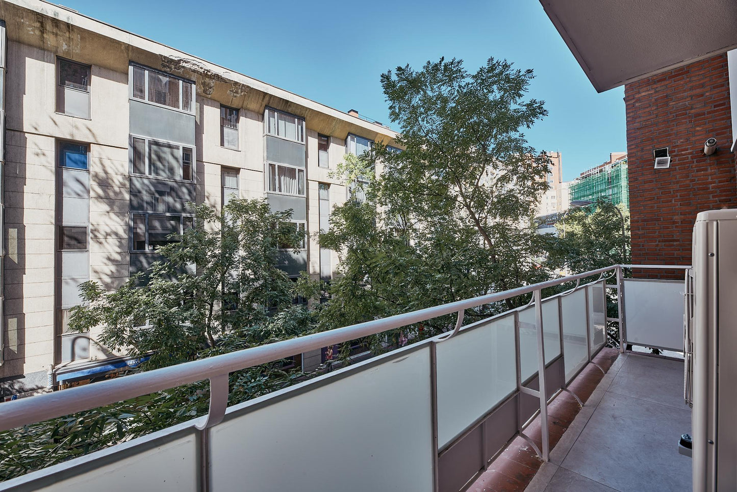 Piso de lujo en Madrid con interiorismo contemporáneo en Calle Alcántara