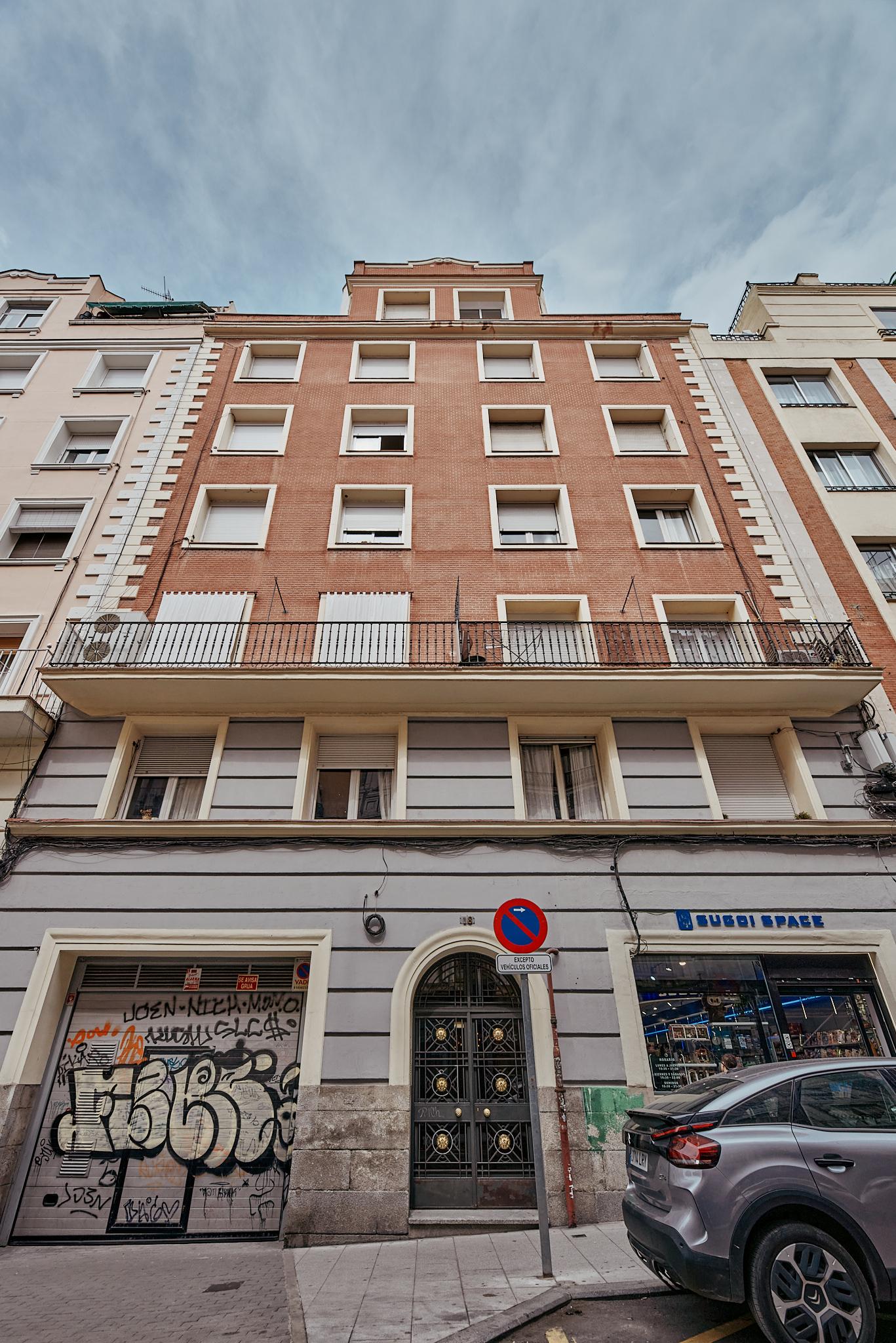 Piso de lujo en Madrid con terraza y piscina en calle Leganitos