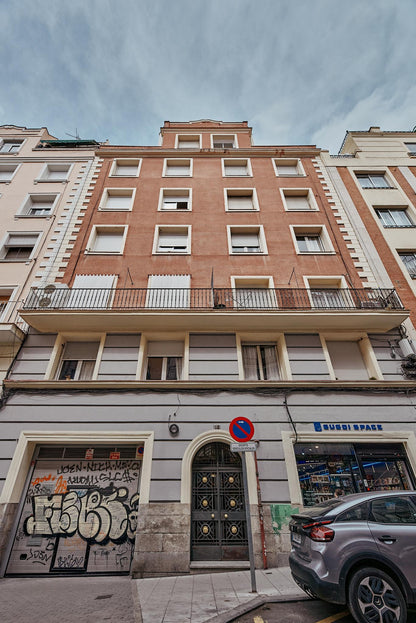 Piso de lujo en Madrid con terraza y piscina en calle Leganitos