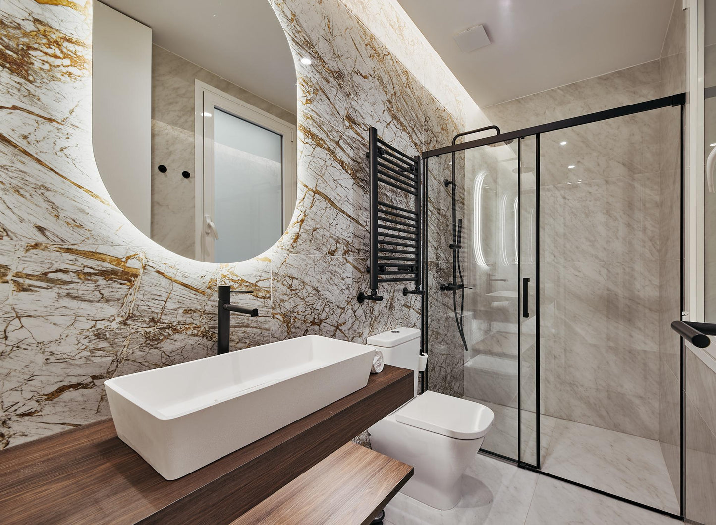 Piso de lujo en Madrid con terraza y luz natural en Calle Montesa