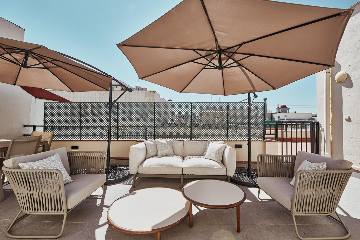 Ático de lujo en Madrid con terraza privada en Calle Espartinas