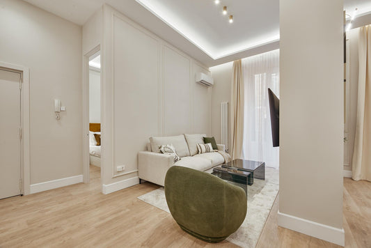 Piso de lujo en Madrid con balcón y encanto urbano en Calle del Barco