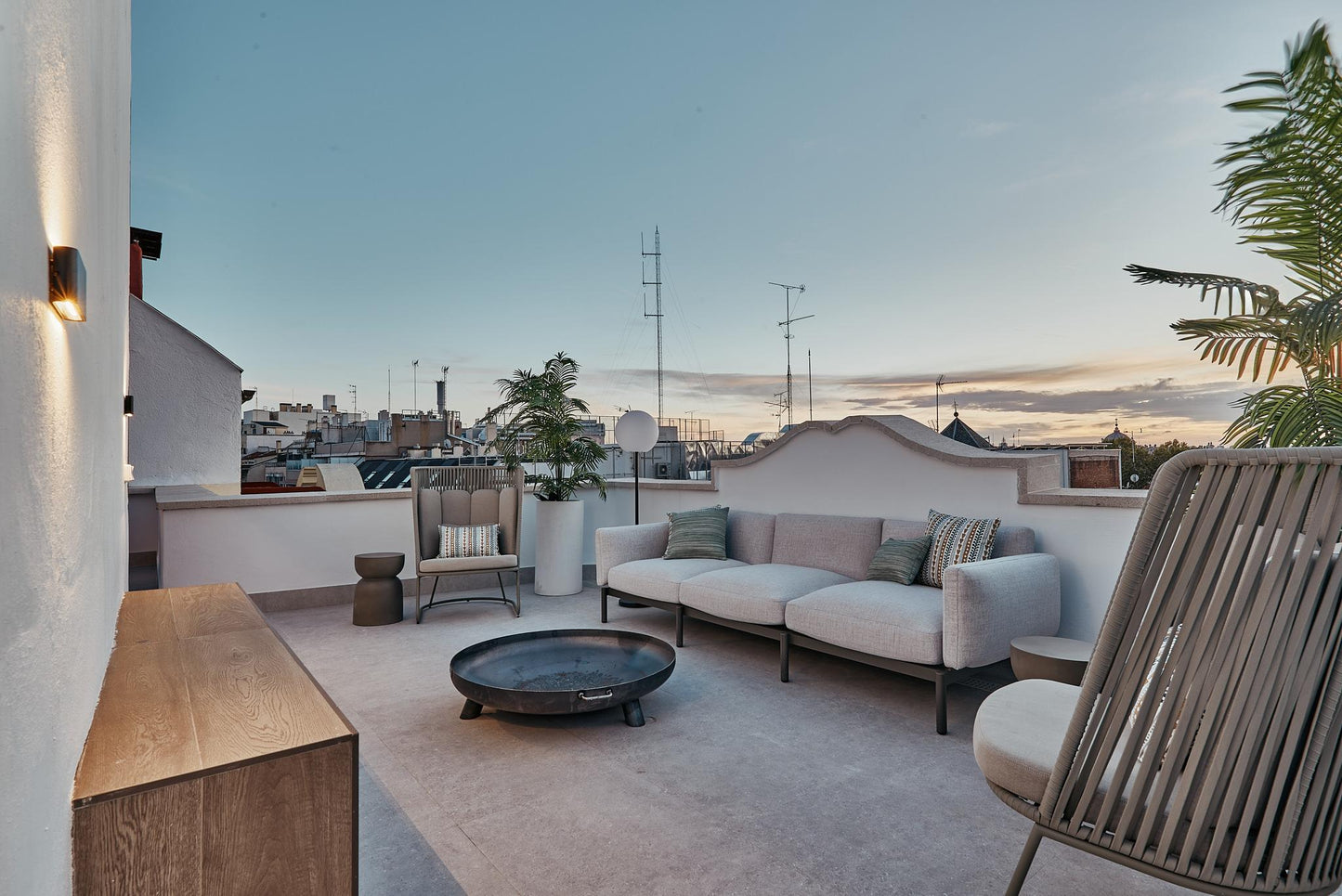 Piso de lujo en Madrid con terraza y piscina en calle Leganitos