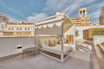 Piso de lujo en Madrid con terraza y piscina en calle Leganitos