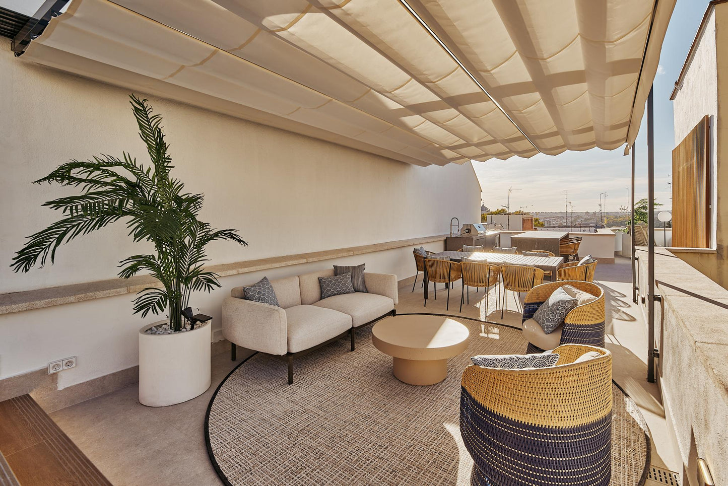 Piso de lujo en Madrid con terraza y piscina en calle Leganitos