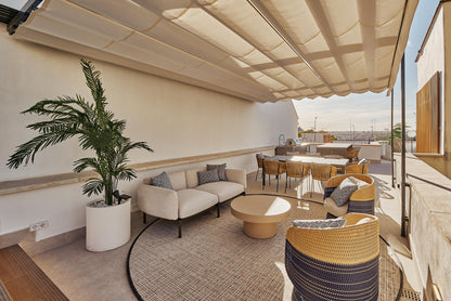 Piso de lujo en Madrid con terraza y piscina en calle Leganitos