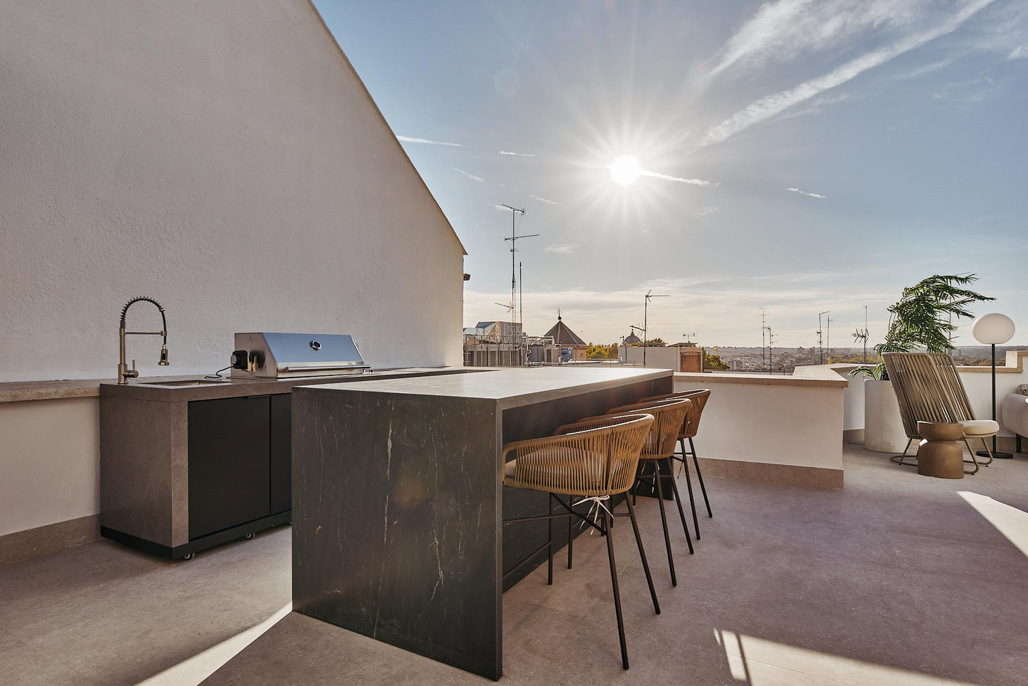 Piso de lujo en Madrid con terraza y piscina en calle Leganitos