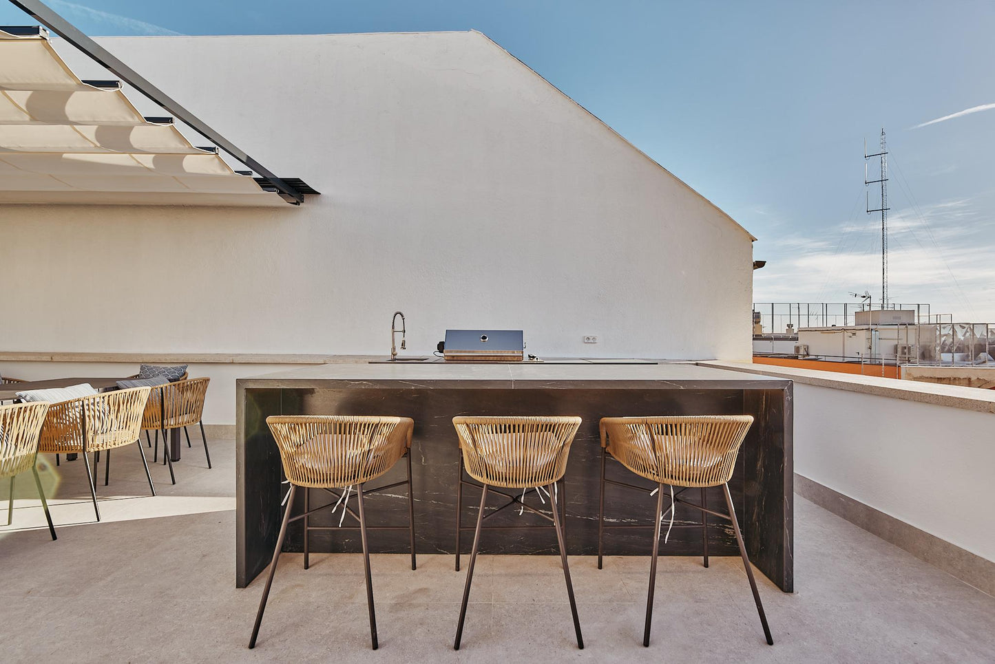 Piso de lujo en Madrid con terraza y piscina en calle Leganitos