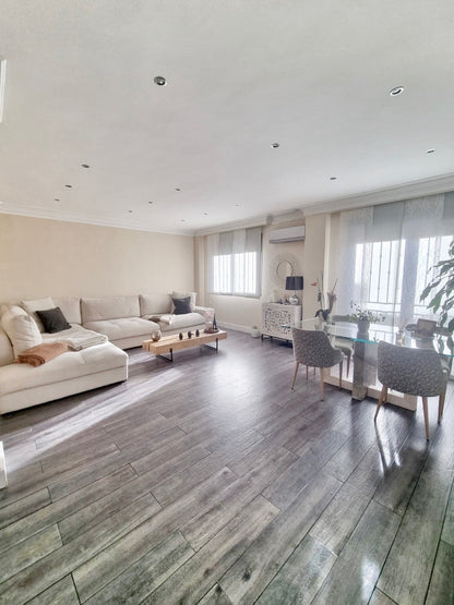 Chalet pareado en Seseña con jardín y piscina privada