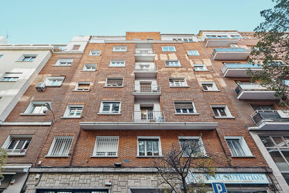 Piso de lujo en Madrid con terraza privada en Calle Naciones