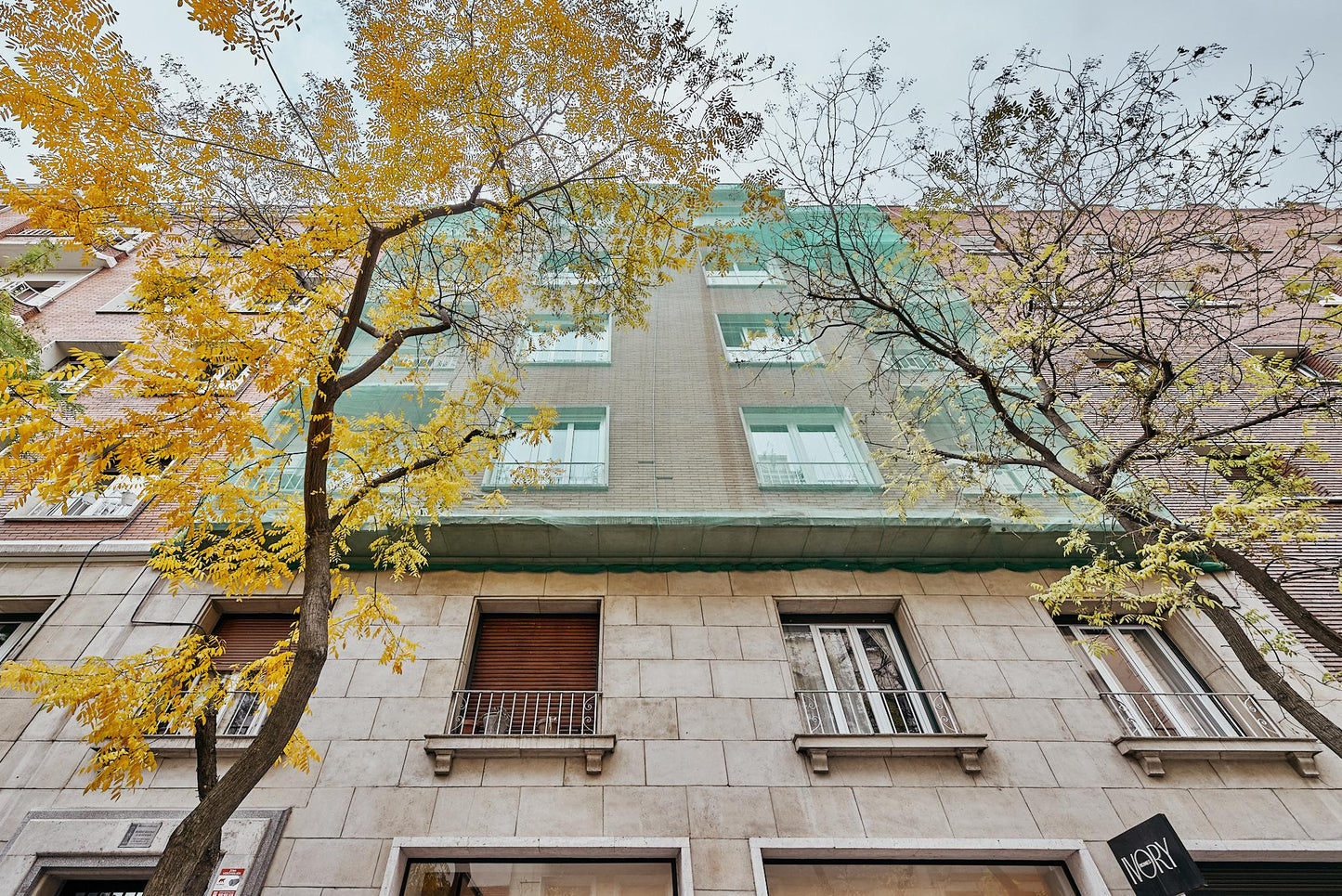 Piso de lujo en Madrid con diseño contemporáneo en Calle General Oráa