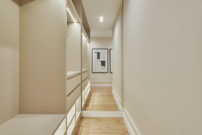 Piso de lujo en Madrid con diseño contemporáneo en Calle General Oráa