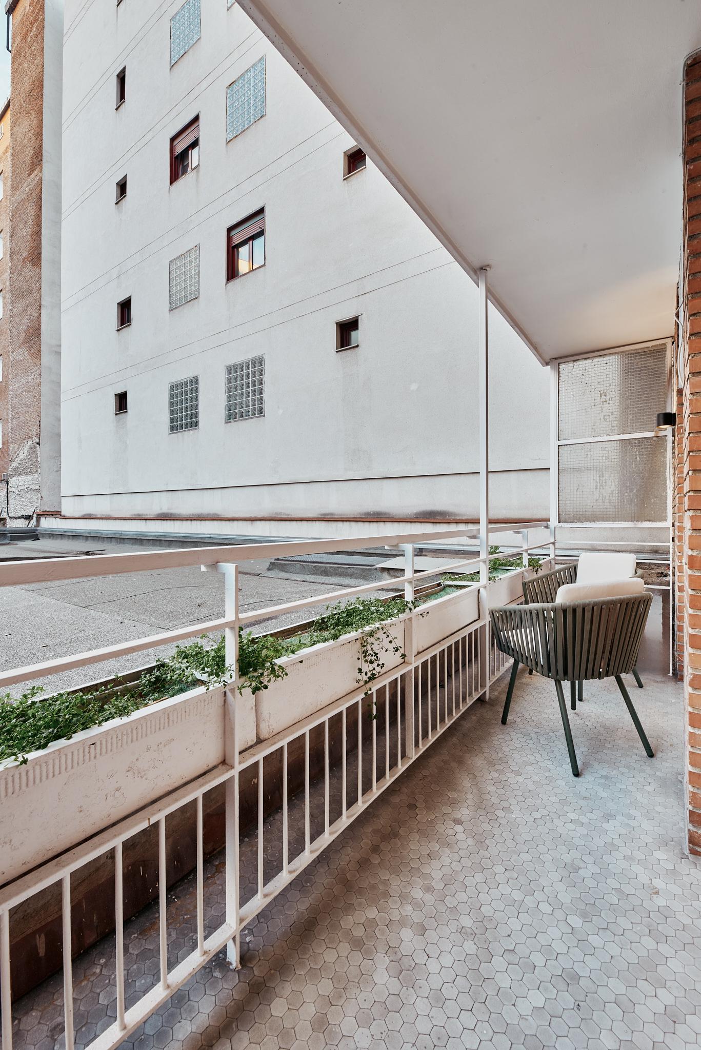 Piso de diseño en Madrid con terraza y domótica en la calle Castelló