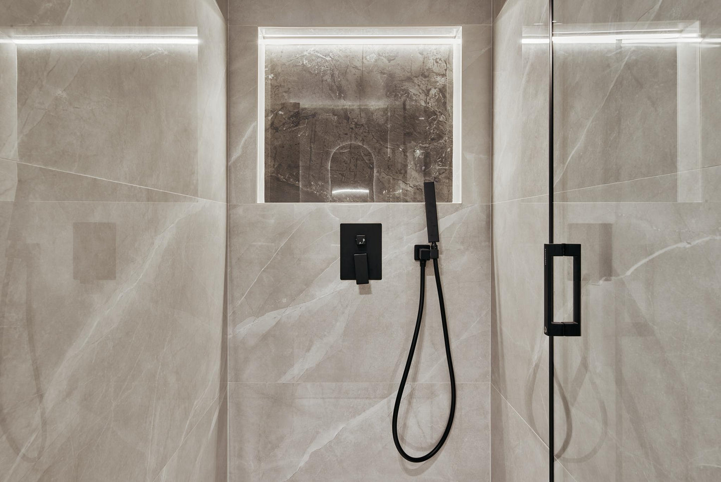 Piso de lujo en Madrid con jacuzzi y diseño sofisticado en Ortega y Gasset