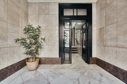 Piso de lujo en Madrid con jacuzzi y diseño sofisticado en Ortega y Gasset