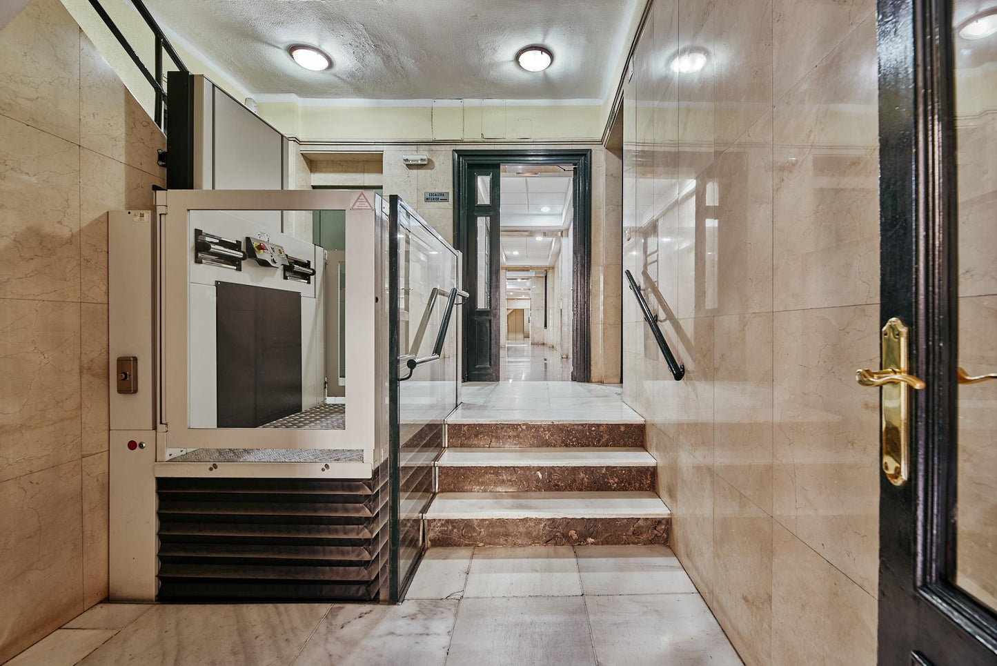 Piso de lujo en Madrid con jacuzzi y diseño sofisticado en Ortega y Gasset