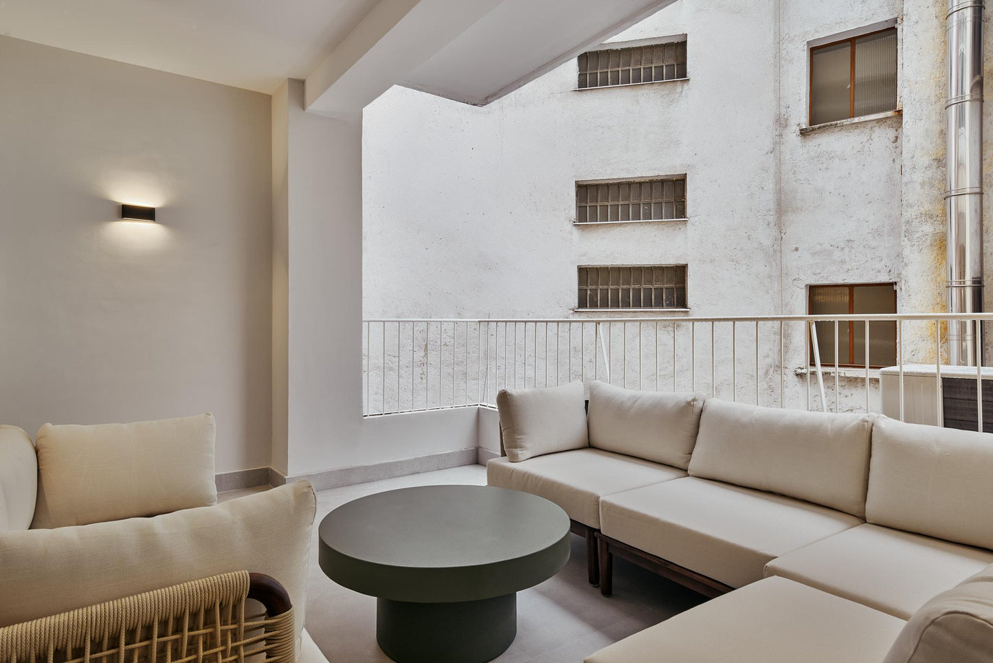 Piso luminoso en Madrid con terraza privada en la calle Conde de Peñalver