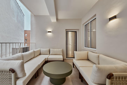Piso luminoso en Madrid con terraza privada en la calle Conde de Peñalver