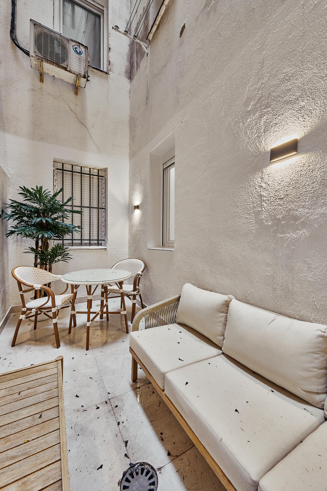 Piso de diseño en Madrid con terraza privada en la calle Españoleto