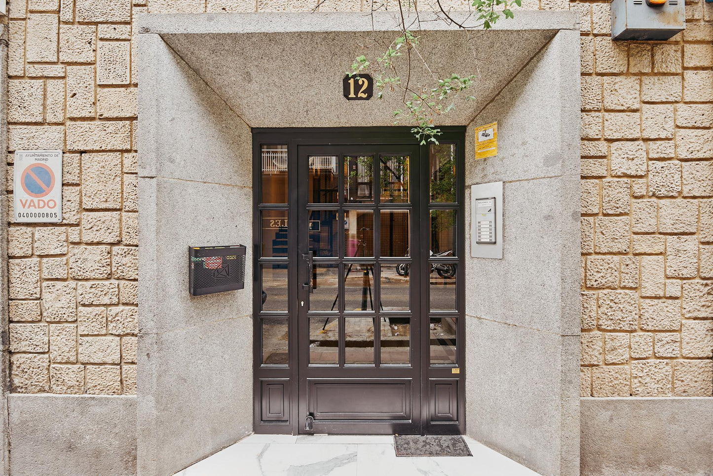 Piso de lujo en Madrid con terraza privada en Calle Naciones