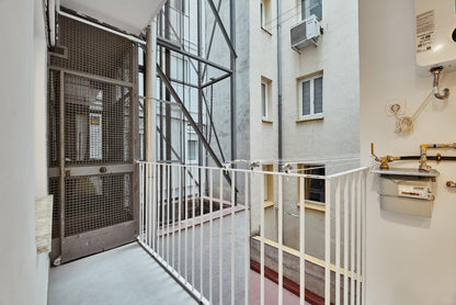 Piso de diseño en Madrid con terraza y diseño contemporáneo en la calle Ayala