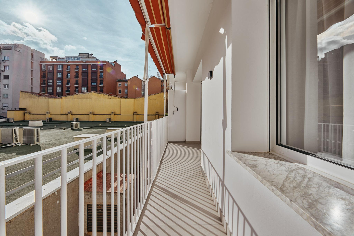 Piso de diseño en Madrid con terraza y diseño contemporáneo en la calle Ayala