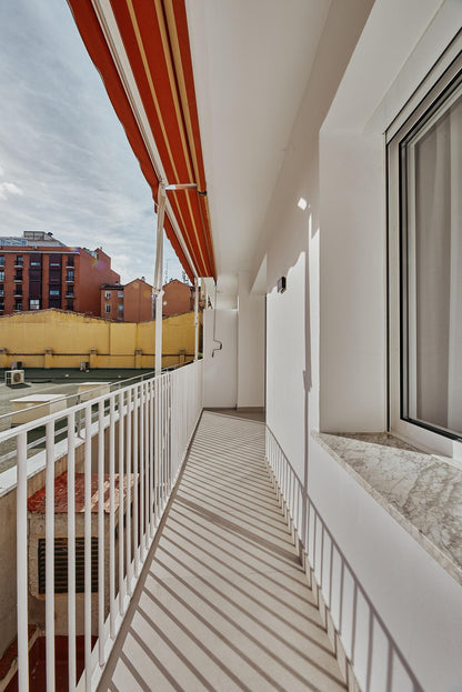 Piso de diseño en Madrid con terraza y diseño contemporáneo en la calle Ayala