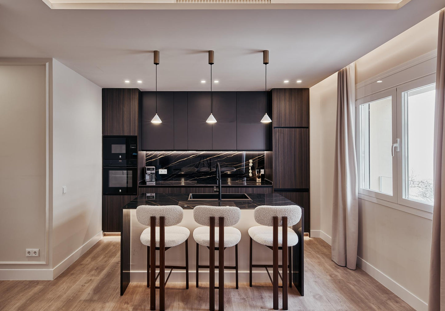 Piso de lujo en Madrid con balcón y gran amplitud en la calle Núñez de Balboa