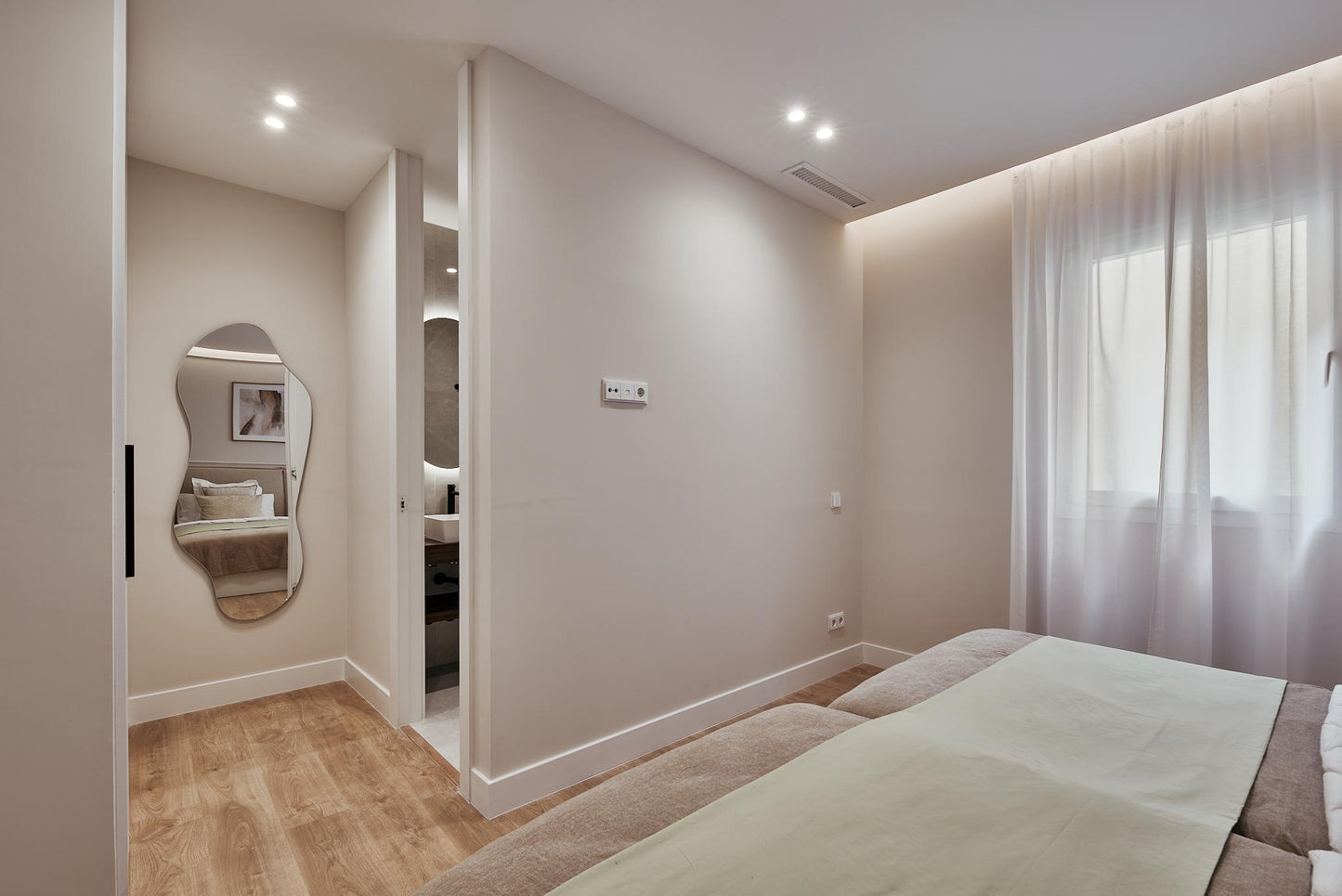 Piso de lujo en Madrid con balcón y gran amplitud en la calle Núñez de Balboa