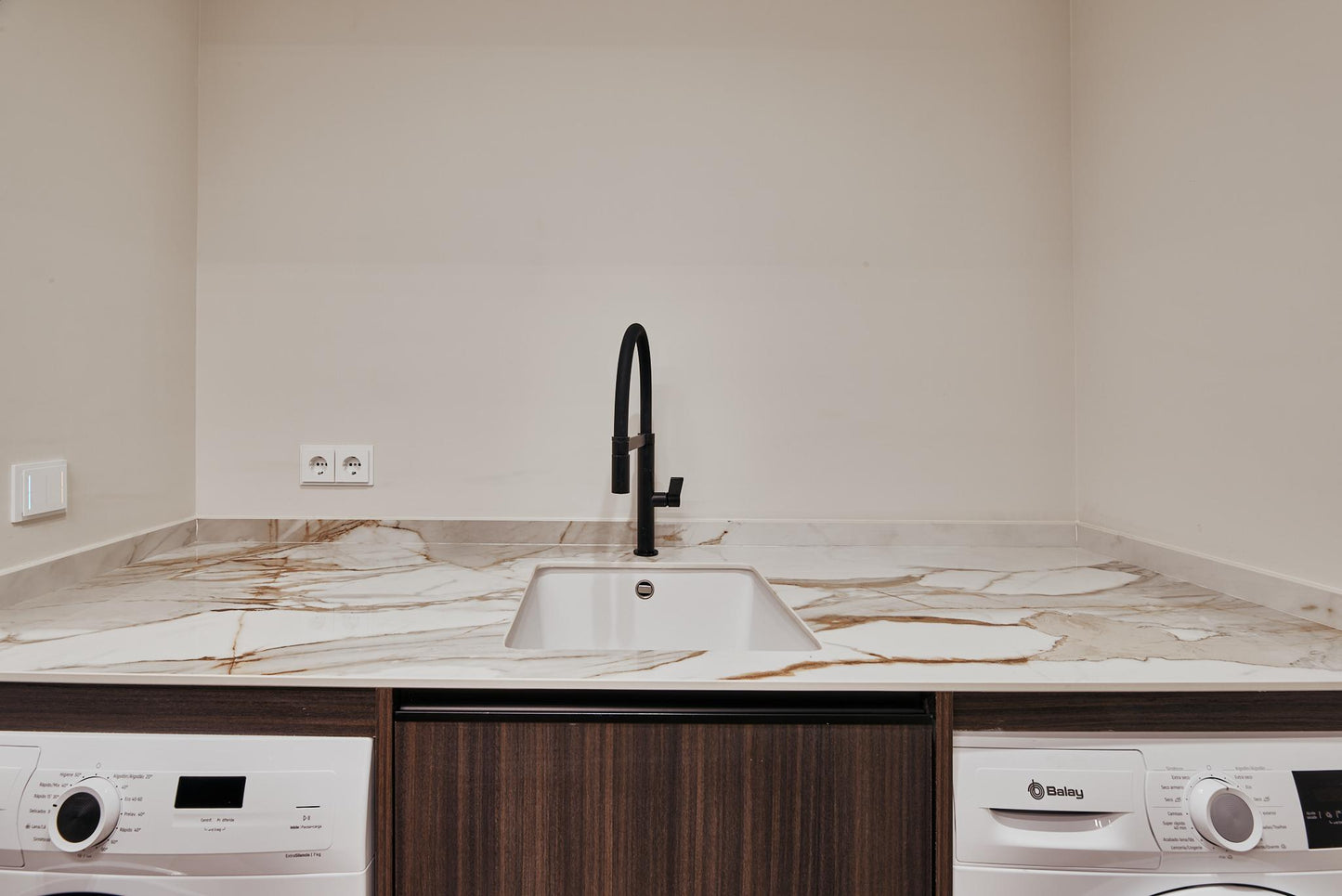 Piso de lujo en Madrid con balcón y gran amplitud en la calle Núñez de Balboa