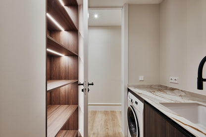 Piso de lujo en Madrid con balcón y gran amplitud en la calle Núñez de Balboa