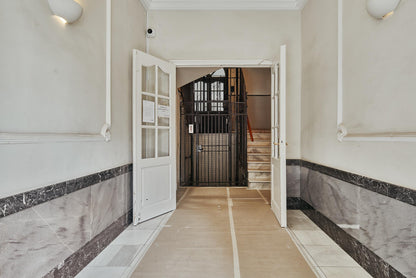 Piso de lujo en Madrid con balcón y gran amplitud en la calle Núñez de Balboa