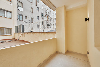 Piso de lujo en Madrid con terraza y amplios espacios en la calle Alcántara