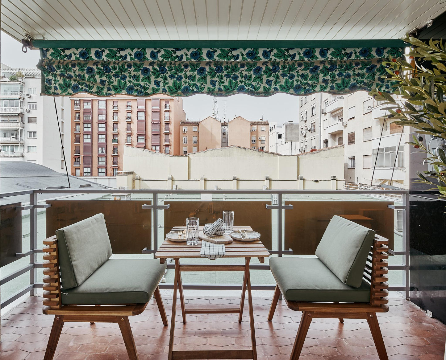 Piso de lujo en Madrid con terraza y amplios espacios en la calle Alcántara