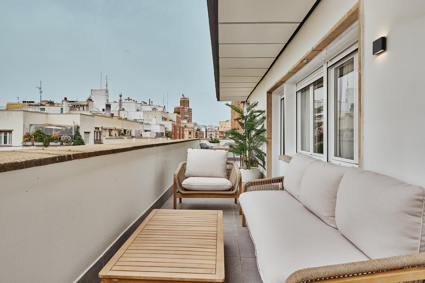 Piso de diseño en Madrid con terraza y altura privilegiada en la calle Maldonado