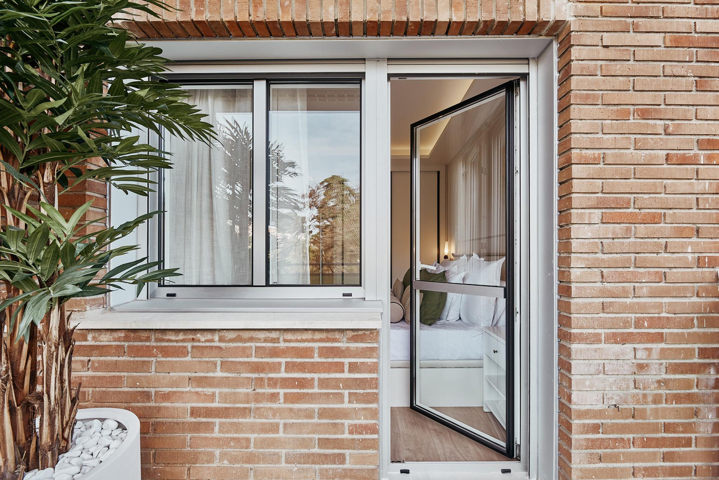 Piso de lujo en Madrid con terrazas, garaje y diseño de autor en la calle Poeta Esteban Villegas