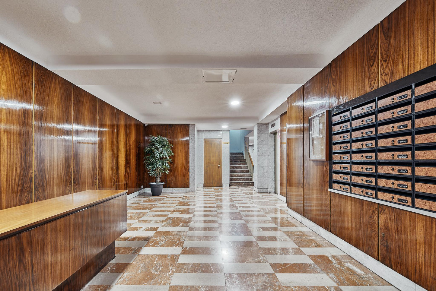 Piso de lujo en Madrid con terrazas, garaje y diseño de autor en la calle Poeta Esteban Villegas