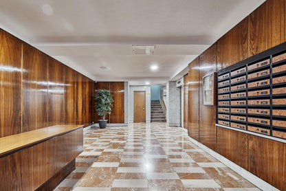 Piso de lujo en Madrid con terrazas, garaje y diseño de autor en la calle Poeta Esteban Villegas